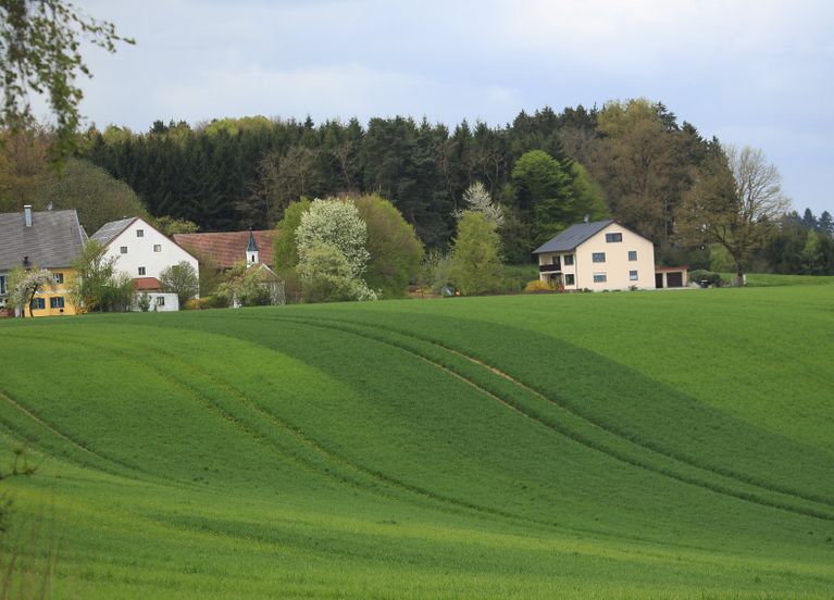 Hof von Bernhard Reischl Petershausen 